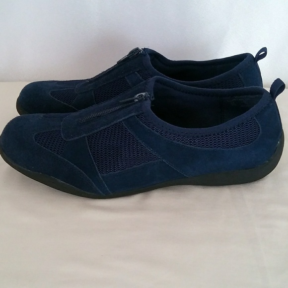 cobbie cuddlers tennis shoes